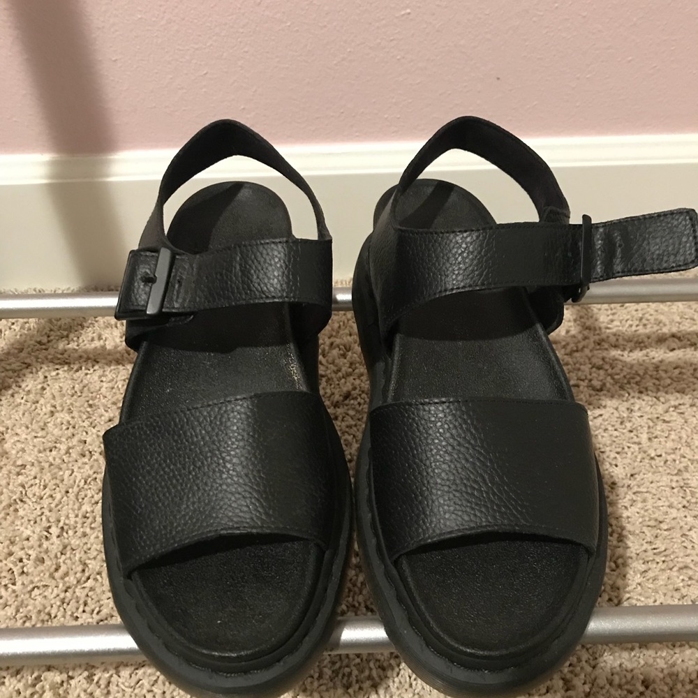 Dr. Marten’s Romi Black Pebble Lamper Sandal